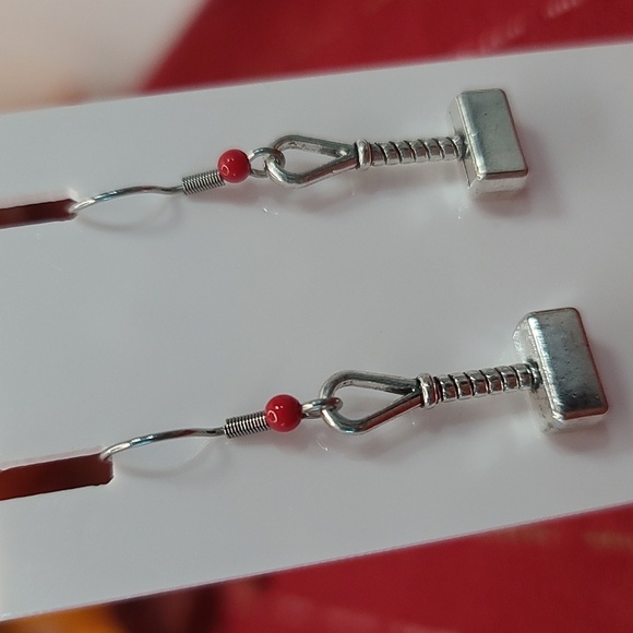 HAMMER themed Thor Disney tribute dangle earrings silvertone  NWT - Picture 4 of 4